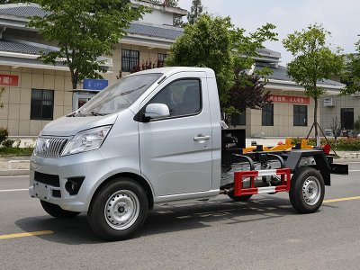 長安2900勾臂垃圾車